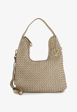 Beige geweven leren schoudertas met een bovenhandvat, afneembare verstelbare riem, ritssluiting en gouden ronde logohanger.