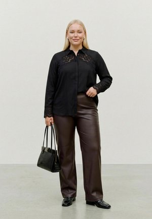 Vero Moda Curve, SHIRT VMCLARLOW SHIRT - Chemisier - black