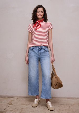 Street One Studio, HIGH WAIST WIDE LEG JEANS IM LOOSE FIT - Wide leg - light blue wash
