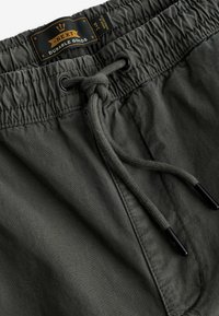 Next UNCUFFED STRETCH UTILITY  REGULAR FIT
 - Kareiviško stiliaus kelnės - charcoal grey