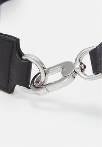 Liebeskind Berlin Bältesväska - black