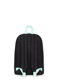 Zaino nero con schienale imbottito, dotato di spallacci e accessori azzurri. Forma rettangolare con una superficie liscia e senza motivi visibili.