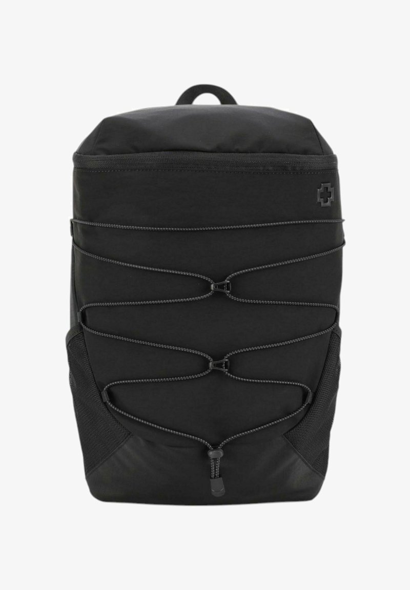 Schwarzer Rucksack aus strukturiertem Stoff, mit gepolstertem Oberteil und elastischen Kordeldetails an der Vorderseite. Inklusive seitlicher Netztaschen und einem Logo.