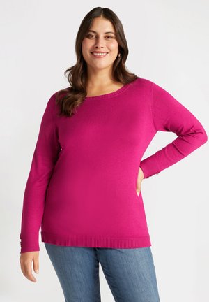 Suéter de punto fucsia con cuello redondo, mangas largas y puños y dobladillo acanalados. Tejido texturizado con un acabado suave.
