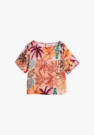 Kurzärmelige Bluse mit einem bunten tropischen Blumenmuster in Orange, Rot, Grün und Braun auf hellrosa Hintergrund.