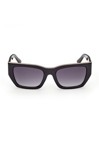Lunettes de soleil rectangulaires noires avec des verres dégradés foncés et une rangée de petits strass clairs le long du bord supérieur de la monture.