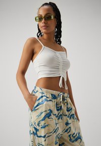 Pieces PCVITO STRAP CROP 2 PACK - Top - blue/bright white