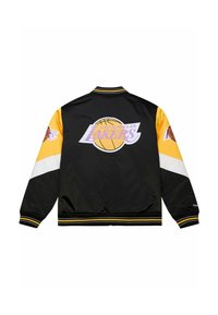 Schwarze und gelbe Bomberjacke mit "Los Angeles Lakers"-Logo, Basketballgrafik, gestreifter gerippter Kragen und kontrastierenden weißen Akzenten.