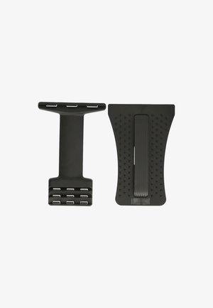 To sorte sorte plastikklips med flere skinner og teksturerede overflader, designet til at sikre eller fastgøre genstande sammen.