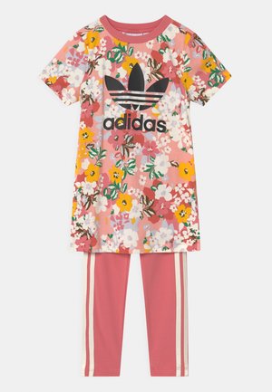 SST SET HER LONDON ALL OVER PRINT PRIMEGREEN ORIGINALS TRACKSUIT - T-shirt print - trace pink/black/hazy rose/cream white