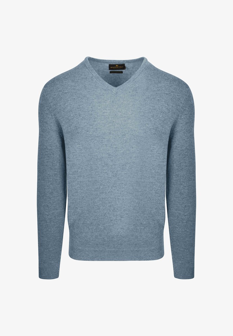 Helles blauer V-Ausschnitt-Pullover aus weichem Strickstoff, mit langen Ärmeln und einer subtilen Textur. Keine sichtbaren Muster oder Verzierungen.