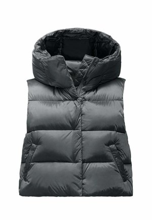 Zwarte doorgestikte donsbodywarmer met een grote gewatteerde kraag, ritssluiting aan de voorkant, drukknopen en twee zijzakken.