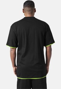 Urban Classics Basic póló - black,green