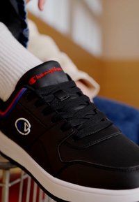 Champion RD18 LOW - Sneakers low - black/blue/red