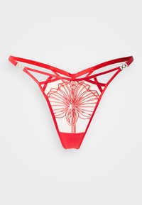 Κόκκινο στρινγκ με κεντήματα λουλουδιών, διαθέτει διάφανο πίσω μέρος και λεπτομέρειες με ιμάντες. Ο σχεδιασμός περιλαμβάνει διακοσμητικά στοιχεία σε χρυσό τόνο.