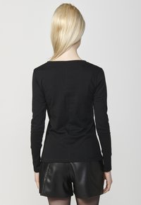 Koroshi Top s dlhým rukávom - black