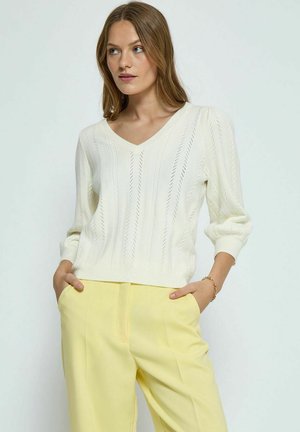 PEPPERCORN 3/4 SLEEVE V-NECK  - Strickpullover - cloud dancer