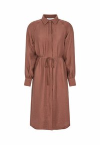 Bruine, lange mouwen jurk met een kraag en knoopsluiting. Bevat een strikceintuur op de taille en een textielstof met subtiele plooien.