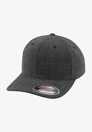 Pilkas beisbolo kepurė, pagaminta iš tekstūruoto audinio; lenktas šiaudas; turi šešis vėdinimo angas; priekyje yra apskrito logotipo etiketė.