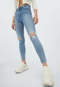 Stradivarius - Jeans Skinny Fit - neon blue Miniatuurafbeelding 1