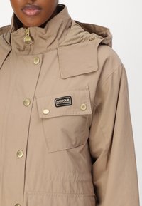 Barbour International ROBERTA SHOWERPROOF - Parka - light trench