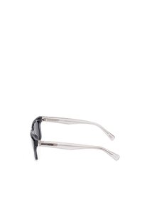 Czarne okulary przeciwsłoneczne o eleganckim designie, z przezroczystymi ramionami i metalicznymi akcentami. Logo marki umieszczone z boku oprawki.