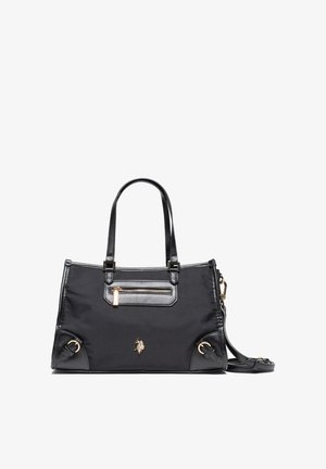Schwarze rechteckige Handtasche mit doppelten oberen Griffen, vorderer Reißverschlusstasche, goldfarbenem Logo und verstellbarem Schulterriemen vor weißem Hintergrund.