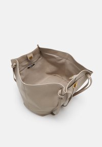 Gina Tricot LONG STRAP BAG - Pirkinių krepšys - beige