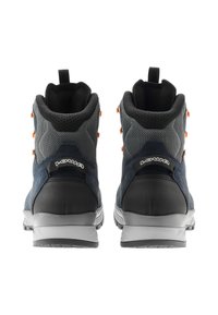 Scarpe da trekking Lowa con tomaia in suede nero e blu navy, pannelli in rete, suola in gomma grigia e dettagli arancioni. Anelli di estrazione posteriori visibili.