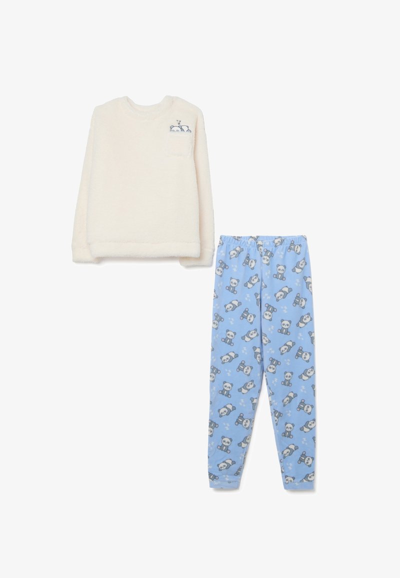 Sudadera de forro polar color crema con bolsillo en el pecho, combinada con pantalones de pijama azules con estampado de pandas y cintura elástica.