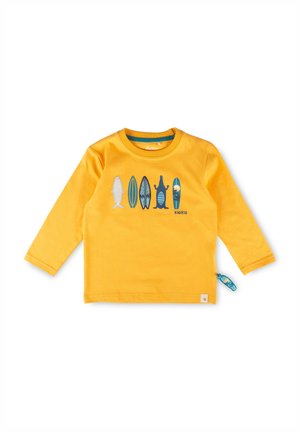 Gelbes Langarmshirt für Kleinkinder mit fünf Surfbrett- und Tiermotiven auf der Brust und einem kleinen blauen Reißverschlussanhänger an der Seite.