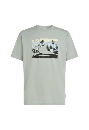 Jasnozielona bawełniana koszulka z nadrukiem graficznym przedstawiającym palmy i scenę plażową w kolorach czarnym, żółtym i niebieskim, o luźnym kroju.