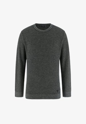 Mørkegrå strikket sweater med lange ærmer, rund halsudskæring, struktureret stof og en lille logo detalje i bunden til venstre.