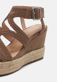 Bullboxer taupe - High Heel Sandalette - taup