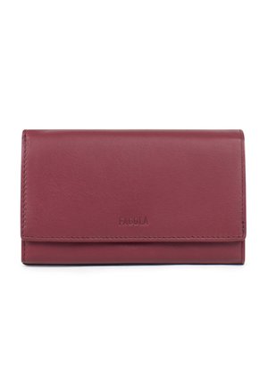 Portefeuille en cuir bordeaux avec bords cousus et logo "FASULA" embossé sur le rabat avant, design rectangulaire et compact.