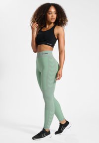 Hummel LCLEA SEAMLESS MID WAIST  - Tights - chinois geen silt green mel