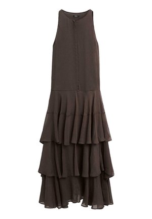 Robe maxi sans manches marron avec un ourlet évasé et superposé. Fabriquée en matériau léger, avec un léger éclat et un décolleté en V.