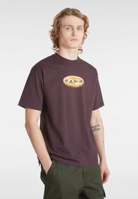 Vans 3D RETROVAL - Print T-shirt - dark red