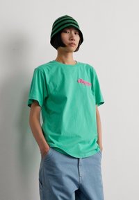 Ellesse CAMPOFELICE - Marškinėliai su spaudiniu - green