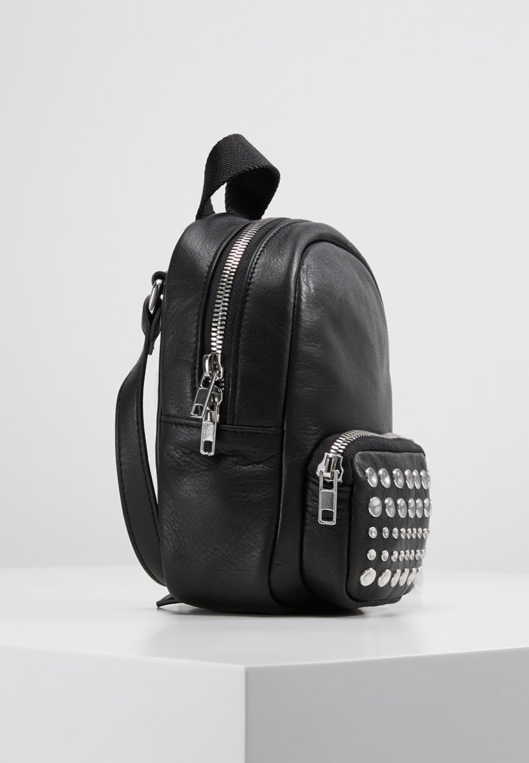 alexander mcqueen studded leather backpack Buy Skull Padlock 2374201 The manta backpack  a reinterpretation of an iconic archival silhouette in black nappa calf leather NEW $1795 Alexander McQueen Calfskin