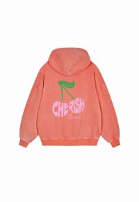 Koraalkleurige hoodie met een trekkoord in de capuchon, oversized pasvorm en grafisch ontwerp met kersen en de tekst "CHERISH the moment" in het roze.