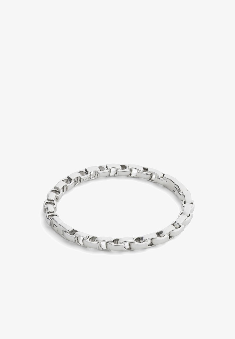 Bracelet en chaîne argentée avec des maillons rectangulaires polis formant une boucle continue sur fond blanc.