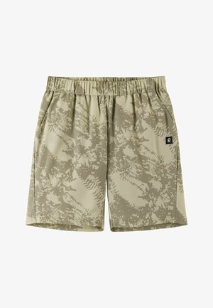 Jasnobeżowe szorty z abstrakcyjnym wzorem maskującym w kolorze brązowym, elastycznym pasem, bocznymi kieszeniami oraz małą czarną naszywką z logo po prawej stronie.