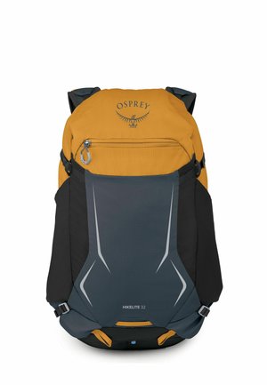 Gele en donkergrijze Osprey Hikelite 32 rugzak met voorvak met rits en verstelbare banden.
