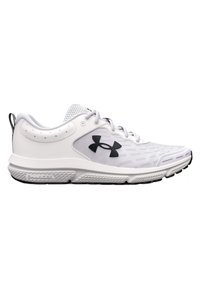 Zapatilla deportiva blanca con parte superior de malla, acentos negros y suela blanca gruesa. Presenta cordones y un logo de marca en el lateral. Suela de goma texturizada.