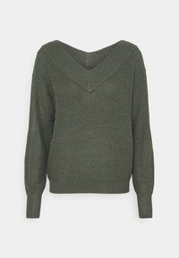 Pull tricoté vert olive avec un large décolleté en V, des poignets et un ourlet côtelés, et un motif de tissage texturé.
