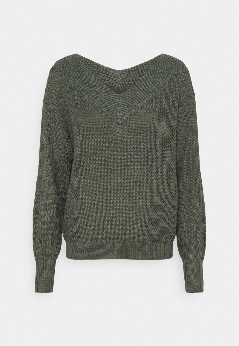 Pull tricoté vert olive avec un large décolleté en V, des poignets et un ourlet côtelés, et un motif de tissage texturé.