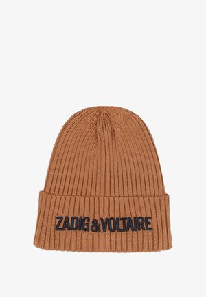 Brązowa czapka z prążkowanego dzianiny, z podwiniętym brzegiem, z czarnym haftowanym napisem "ZADIG&VOLTAIRE" z przodu. Miękka tekstura, wyraźny kształt.