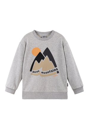 Lysgrå sweatshirt med grafik af bjerge, orange sol og teksten "move mountains" med sort skrift på forsiden.