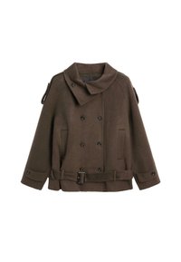 Hnědý vlněný kabát peacoat s velkým límcem, dvojitým zapínáním na knoflíky, postranními kapsami a detaily pásku v oblasti pasu.